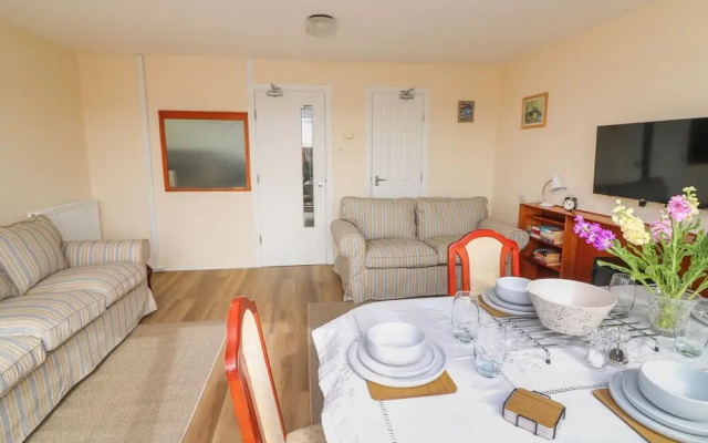 Awalek, Cumber Close