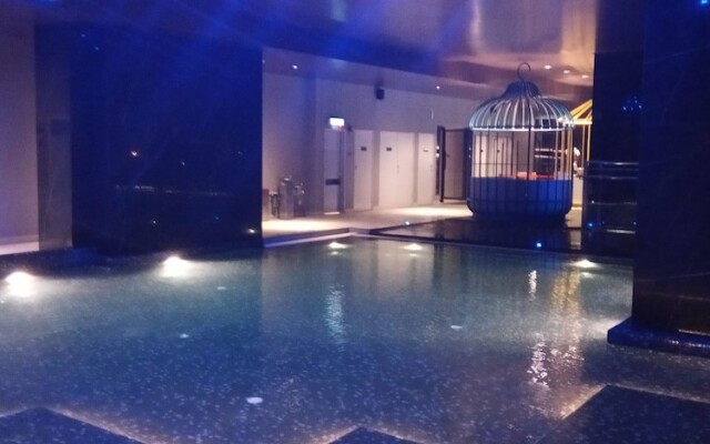 Expressionz Professional Suites by IHost Home Solutions