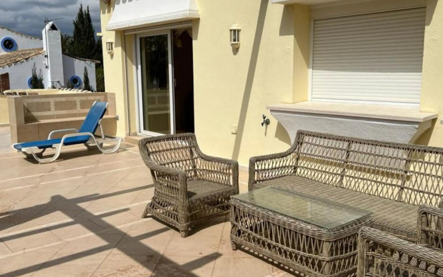 Beautiful villa 30 meters from the beach fantastic sea views