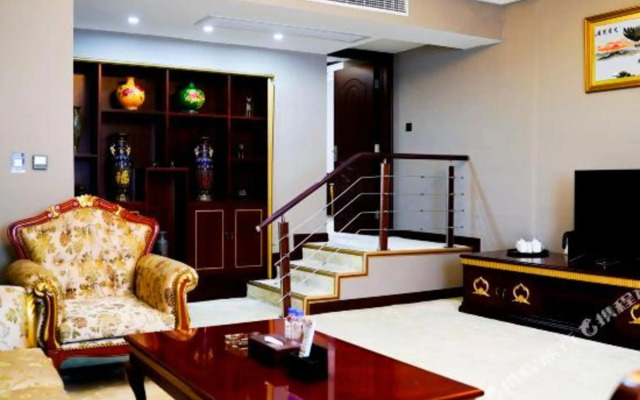 Hefeng Huarong Business Hotel
