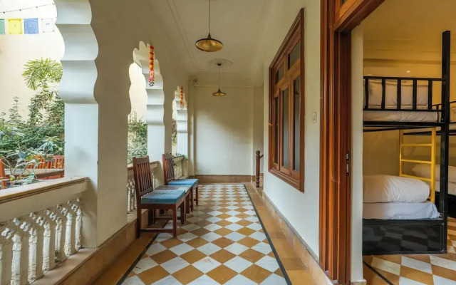Banana Hostel