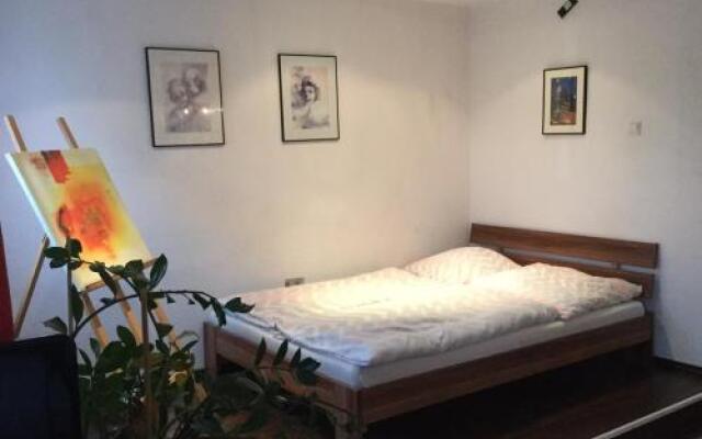 Albi Studio HH Airport