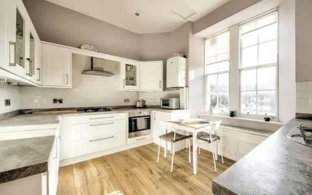 Oxford - New Town Apartment