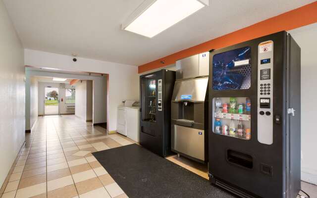 Motel 6 Davenport, IA