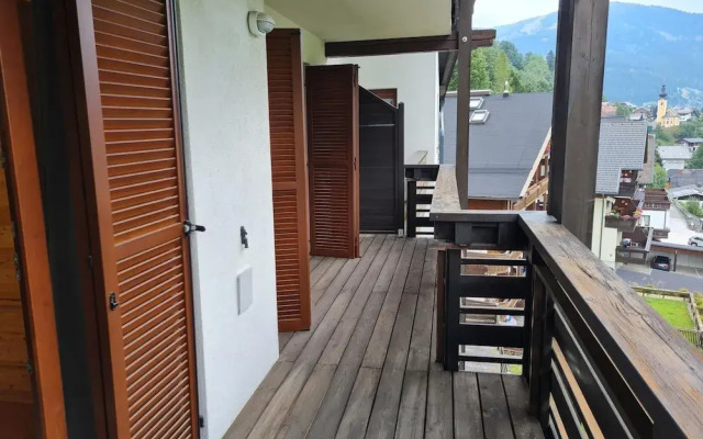 Apartment With Balcony and Mountain Views