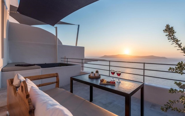 Porto Fira Suites
