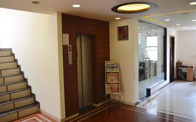 OYO 2430 Hotel Apex