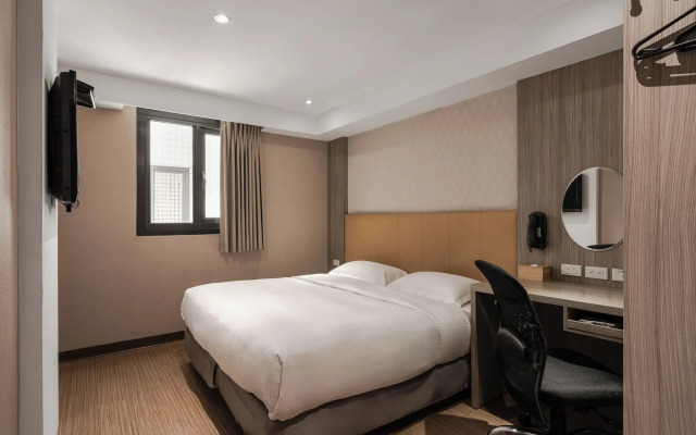 The Riverside Hotel International