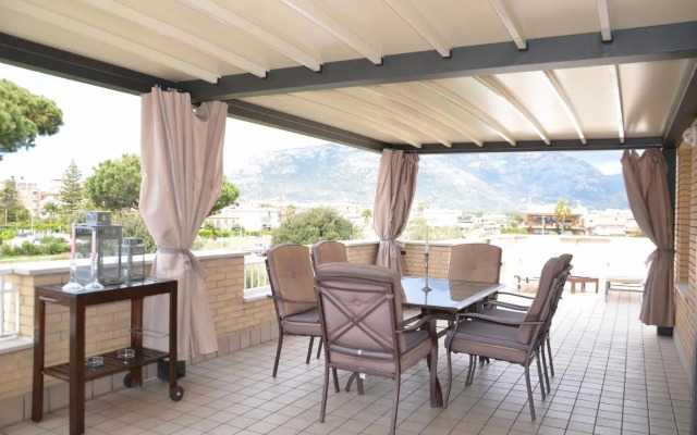 Prestigioso Attico 20 mt dal mare