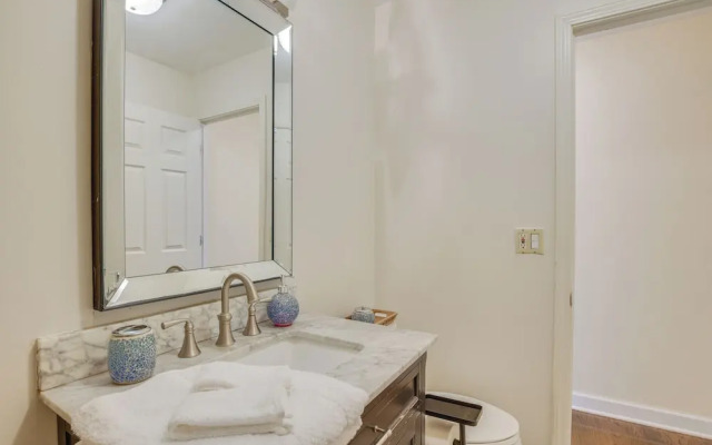 Walk to Train: Convenient Skokie Condo!