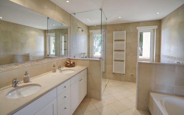 Ria Alvor Luxurious Golf View Villa