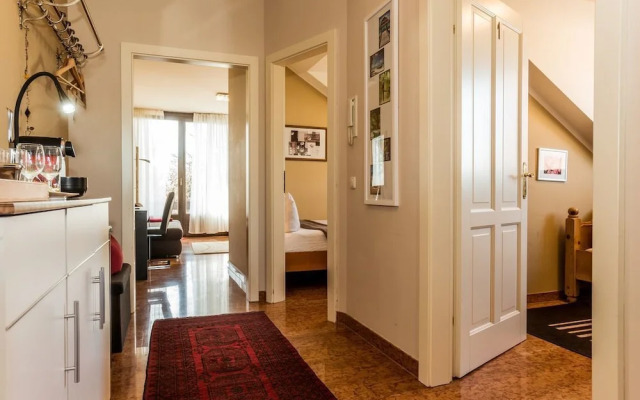 Garden House   & Eastpark Apartments