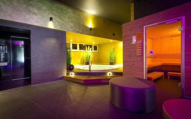 TheHotel (Adults only)