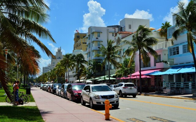 Penthouse De Soleil South Beach - On Ocean Drive Miami Beach Studio Bedroom Condo by RedAwning