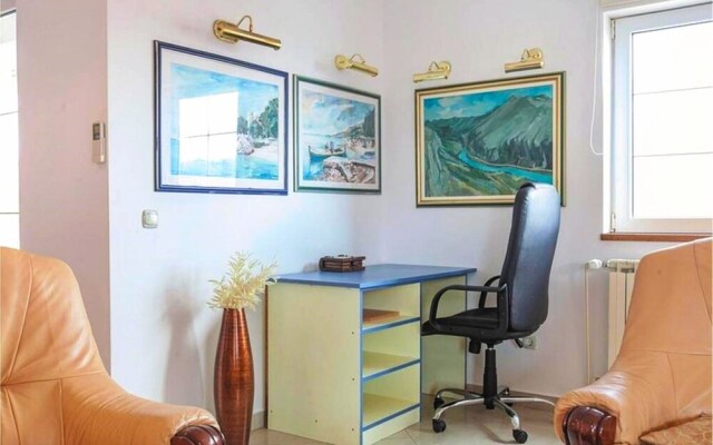 Apt w Jacuzzi, Balcony & sea View, 3 min to Beach