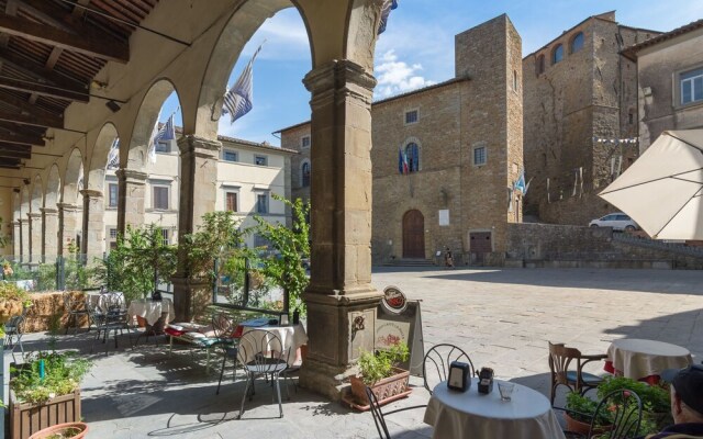 Modern Farmhouse in Rapolano Terme with Swimming Pool