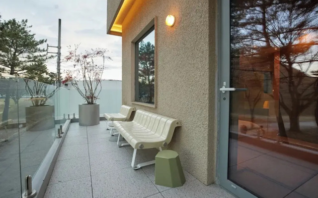PBr7 Hotel Unusual Stay