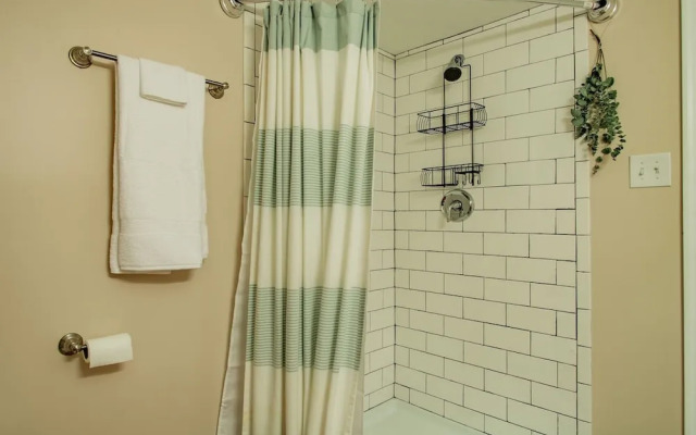 2 br City Retreat Peace Privacy Parking