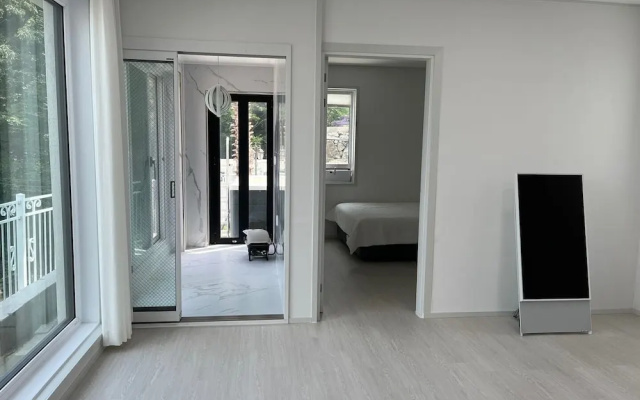 Lim Sea Side Poolvilla Pension