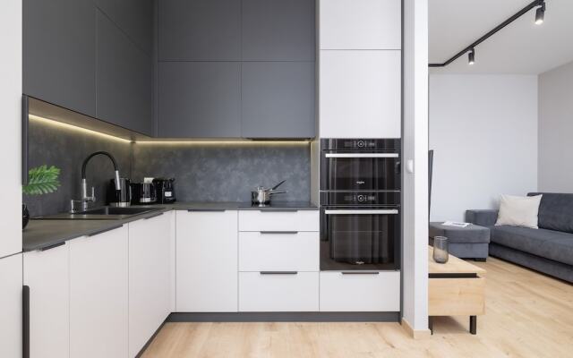 Bright Apartment Kraków by Renters