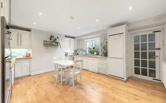 Spacious 3B House in South Kensington