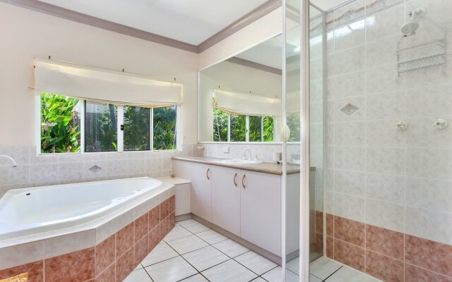 White Sapphire Holiday House