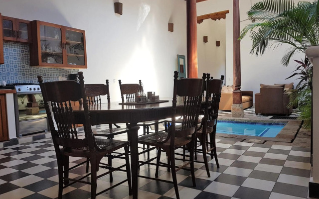 Lovely new-build colonial house with plunge pool