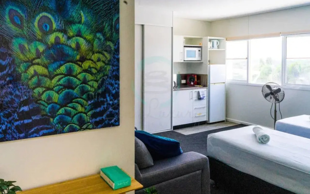 Zenhouse Retreat 5BR Homey Haven Pool Office