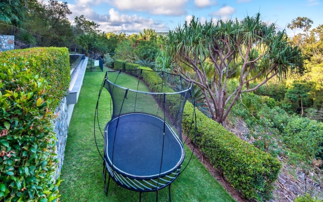 Iluka Luxury House With Ocean Views On Half Acre With Pool And Two Golf Buggies – Outside – Hamilton Island