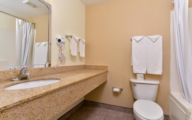 Americas Best Value Inn & Suites Winnie