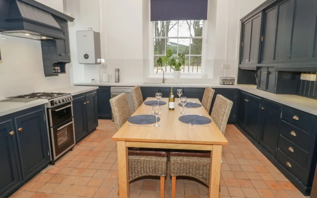 1 Tyn Y Caeau Apartment