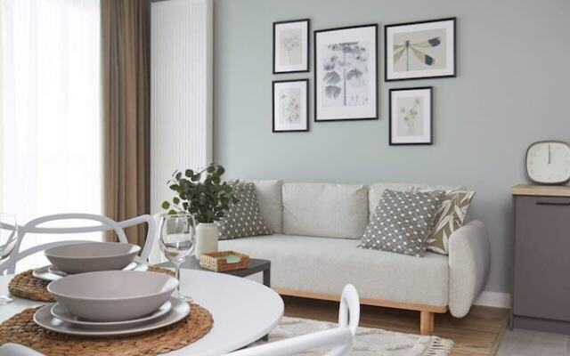 Metro Imielin 8th Floor Apartment