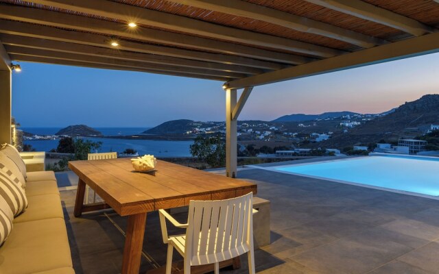 Waterfront Villa Angelika Pink Pelikan