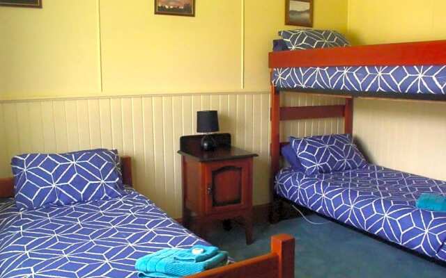 Blue Wren Riverside Cottage