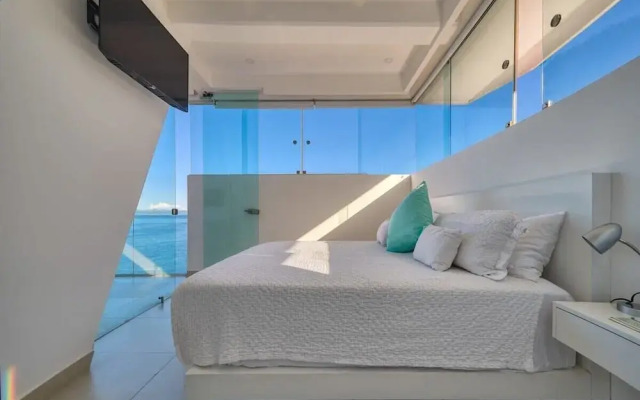 Luxurious 2BR Condo - Amazing Ocean View - Pool