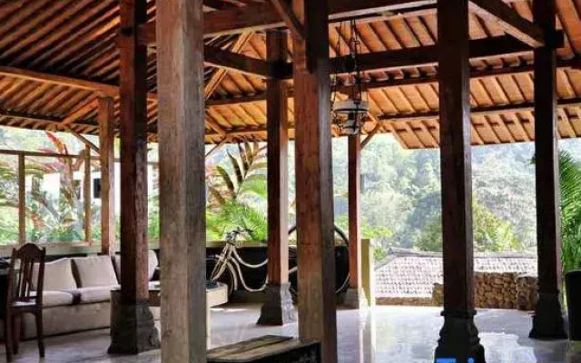 Tirta Arsanta Hot Springs & Villa