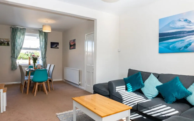 Comfy, 2 Bed House, Sleeps 6 with Garden and Free Parking in Cheltenham