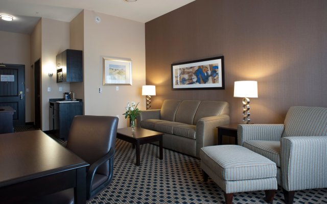 Holiday Inn Express & Suites Green Bay East, an IHG Hotel
