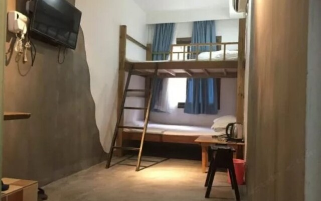 Zuoshou Qian Youshou Inn