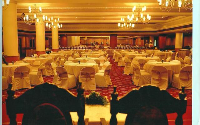 The Avenue Center Hotel