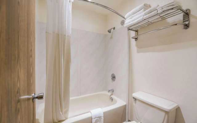 Quality Inn Near Fort Hunter Liggett