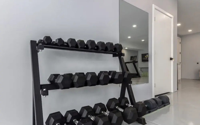 LUX Downtown Studio Balcony Gym Old Town