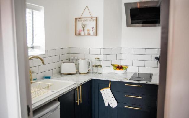 Derby's Beach Suites by Sasco Apartments