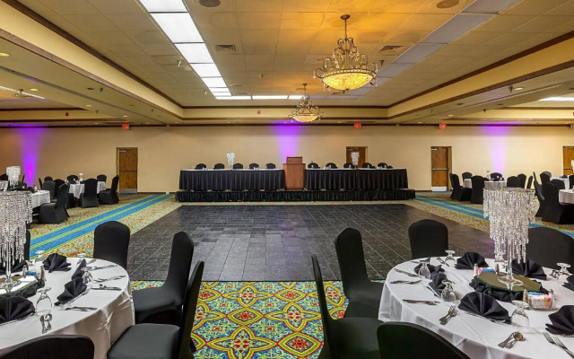 Clarion Hotel Desoto