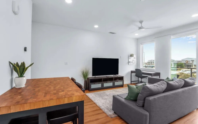 Creekside Modern Condo for 4