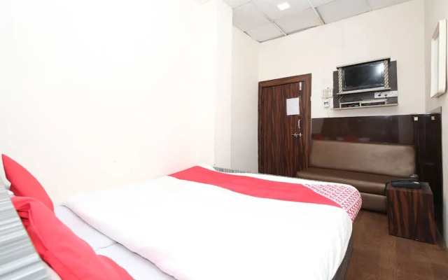 Hotel E Square By OYO Rooms