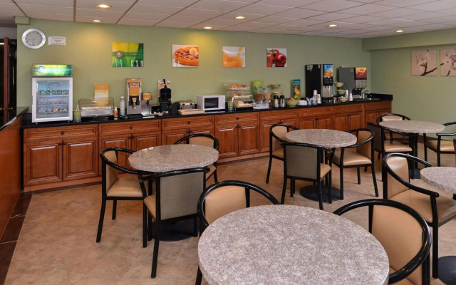 Quality Inn & Suites Matteson near I-57