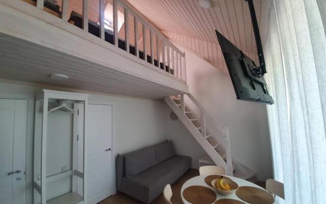 2.5 kambarių butas per du aukštus su baseinu