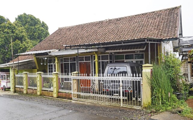 OYO Homes 90914 Eco Tourism Desa Cipada Bukit Senyum Homestay Syariah