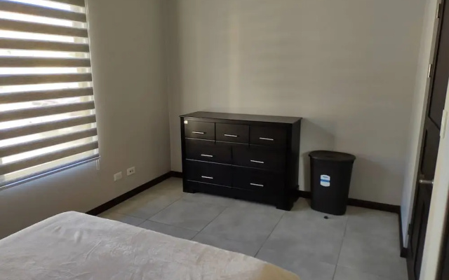 #1 New & Modern 2 bed Suite With Shared Pool
